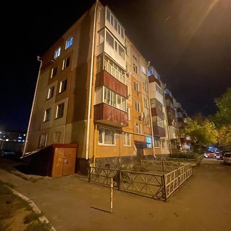 1-Комн. Квартира Целиком Интернациональная 32 С Гостиничным Сервисом Petropavlovsk Luaran gambar